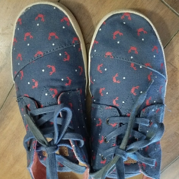 Toms size w7 lightly used blue with crabs - Picture 2 of 3